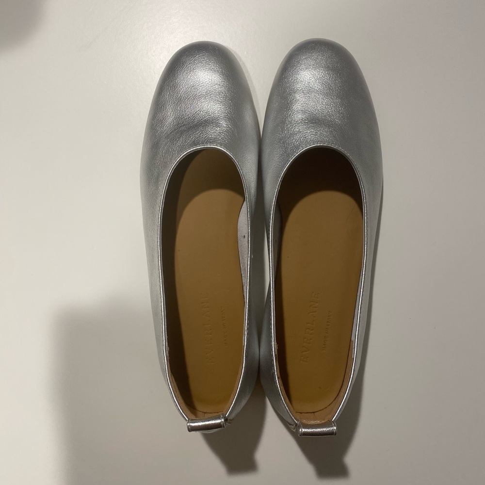 BRAND NEW Everlane Everyday Glove Ballet Flat in Silver
